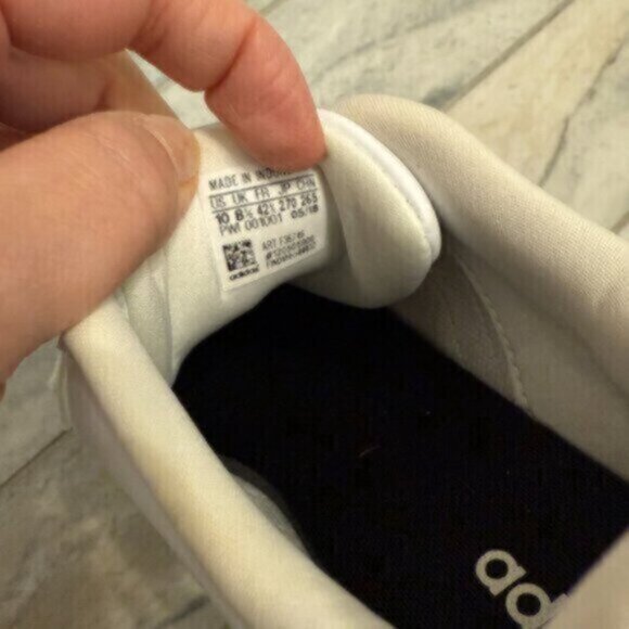 NEW Adidas women's size 10 black/white VS Advantage sneakers - Picture 7 of 8